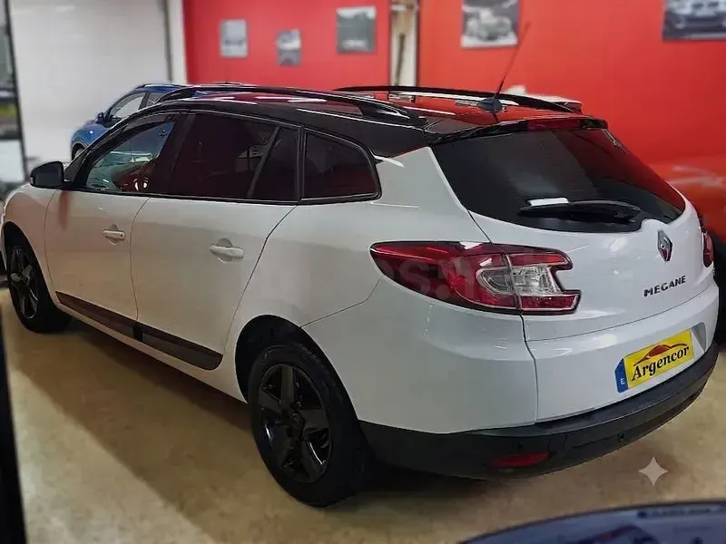 Usado Renault Mégane GrandTour Business 110 CV (80 kW) 2014 Blanco Familiar