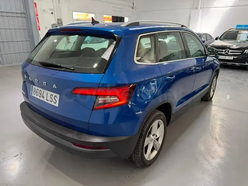 Usado Skoda Karoq Ambition 115 CV (84 kW) 2021 Azul SUV