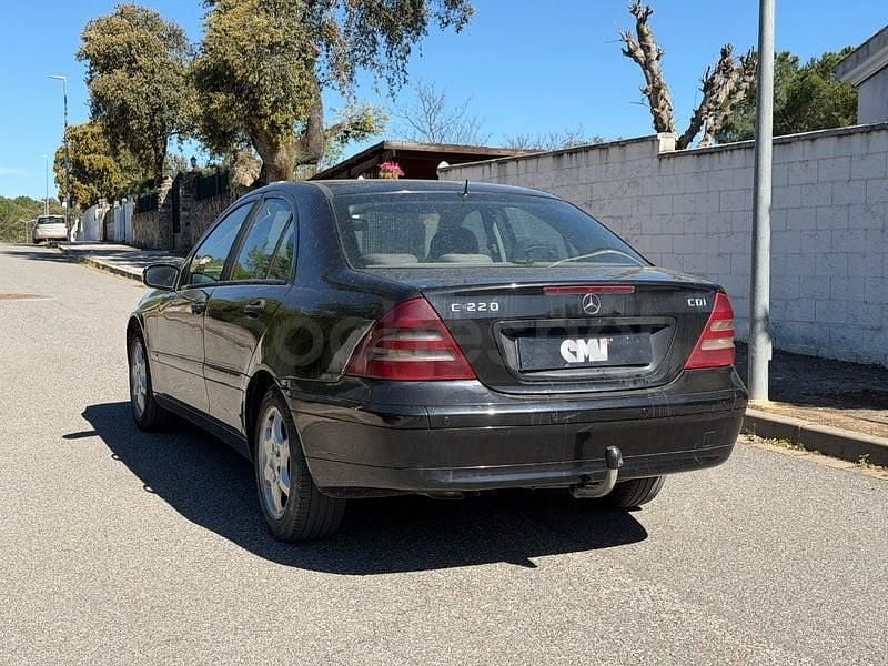 Usado Mercedes C200 Avantgarde 122 CV (89 kW) 2003 Negro Berlina