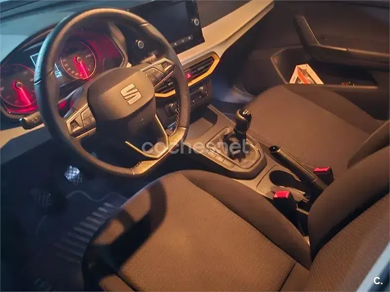 Usado Seat Ibiza Style Plus 110 CV (80 kW) 2021 Blanco Utilitario