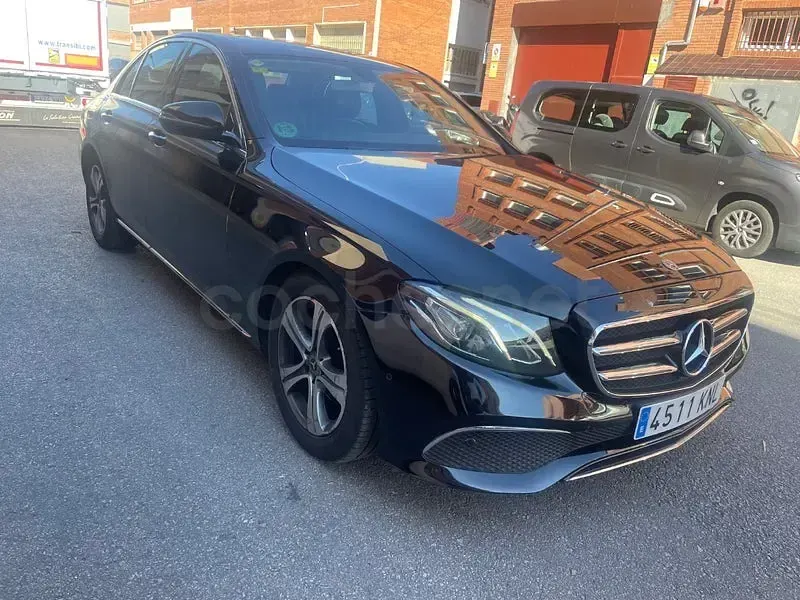 Usado Mercedes E200 150 CV (110 kW) 2018 Negro Berlina