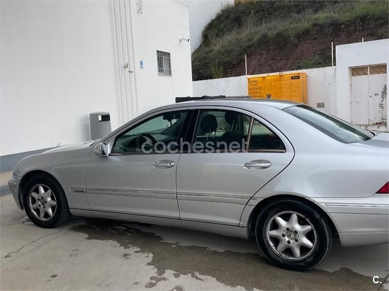 Usado Mercedes C220 Classic 143 HP (105 kW) 2002 Cinzento Sedan
