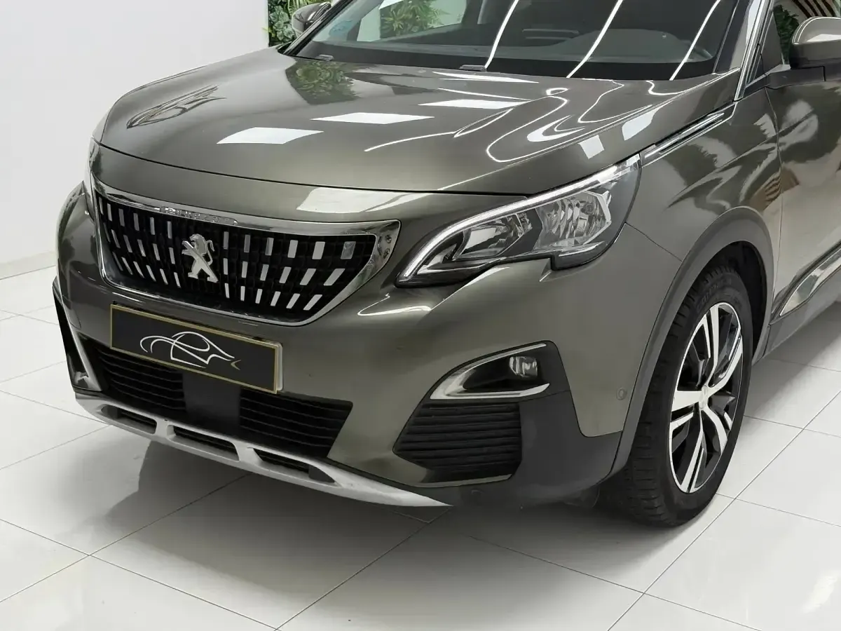 Usado Peugeot 3008 Allure 130 CV (95 kW) 2020 Verde SUV