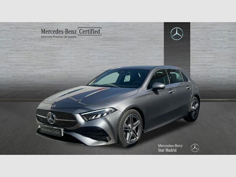 Gris Usado 2024 Mercedes A200 AMG line Berlina | 33.290 € (Buen precio) - Imagen 1/4