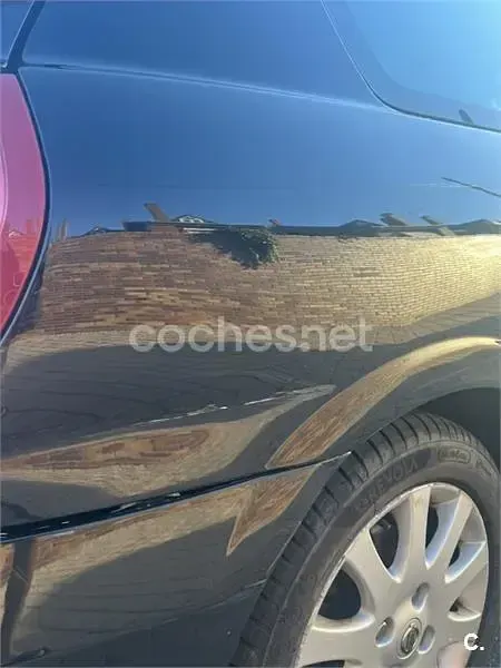 Usado Nissan Almera 98 CV (72 kW) 2005 Negro Berlina