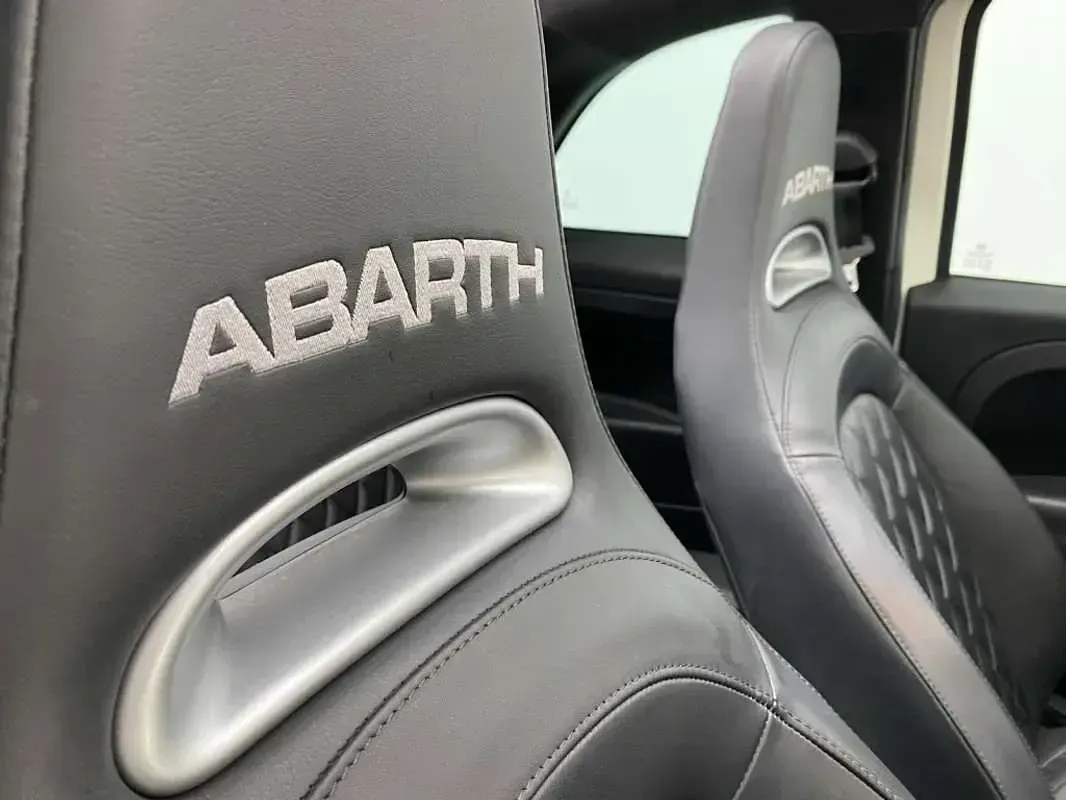 Usado Abarth 595C Turismo 165 CV (121 kW) 2021 Blanco Descapotable