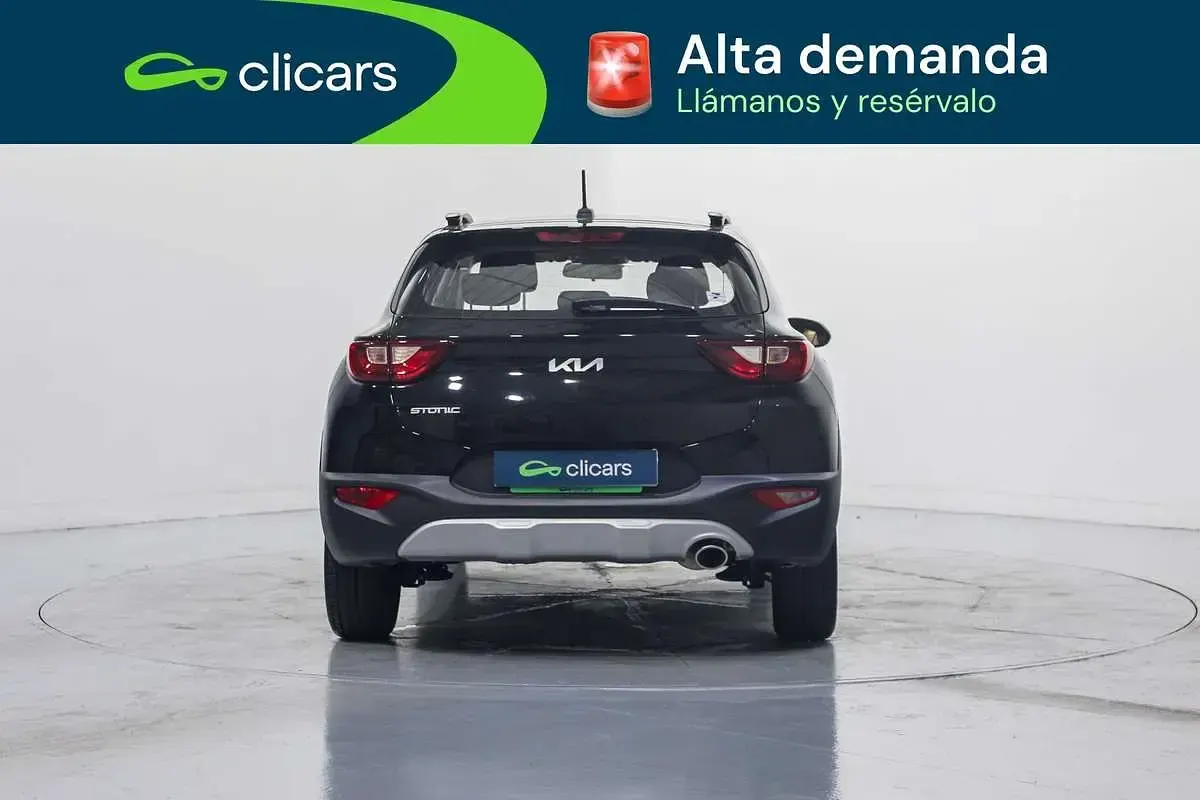 Usado Kia Stonic 84 CV (61 kW) 2023 Negro SUV