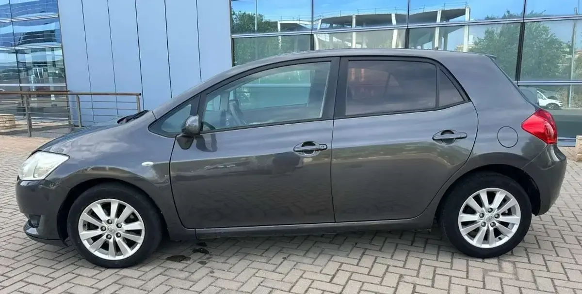 Usado Toyota Auris Sol 126 CV (92 kW) 2007 Gris Utilitario