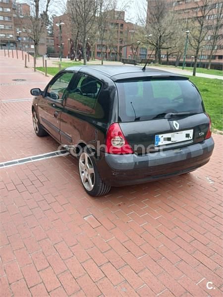 Usado Renault Clio II 80 CV (58 kW) 2003 Negro Berlina