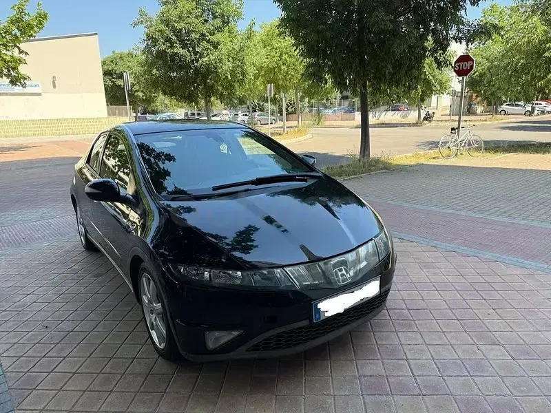 Usado Honda Civic Comfort 140 CV (102 kW) 2009 Negro Berlina