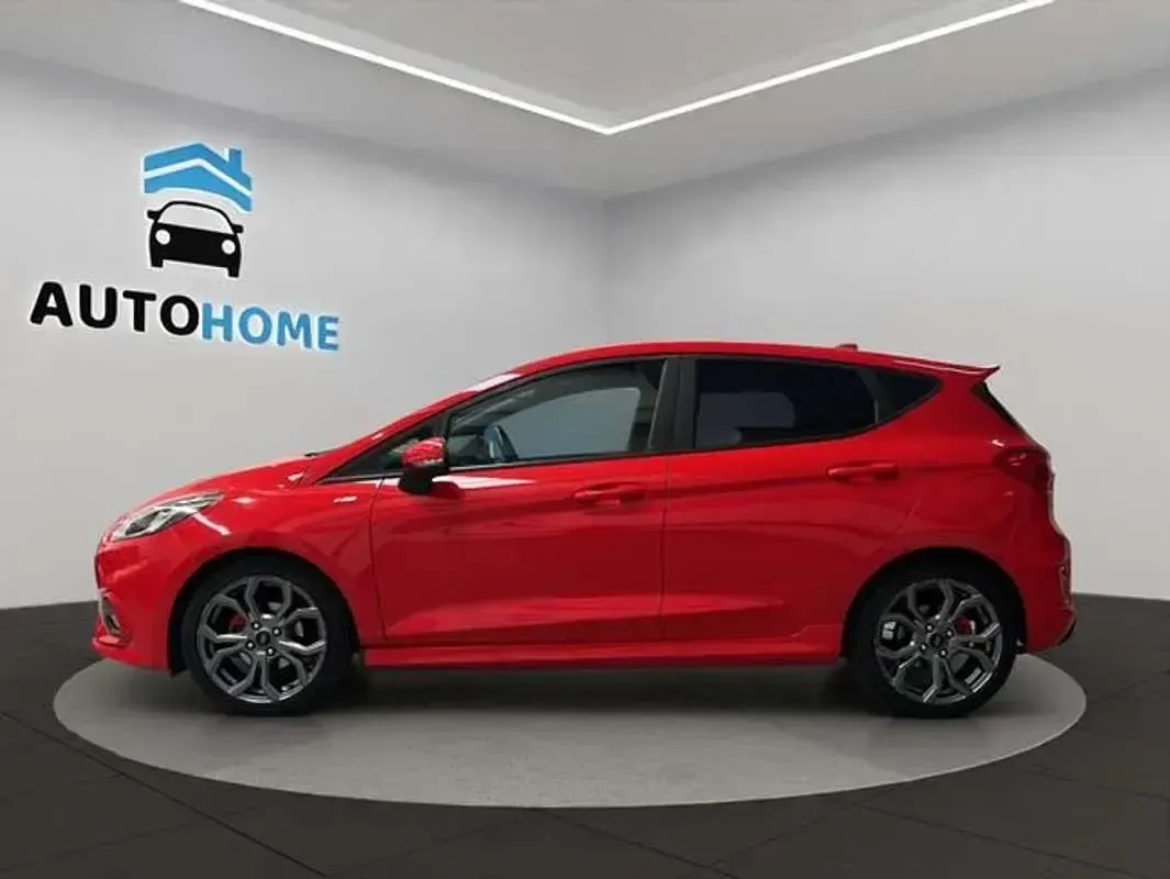 Usado Ford Fiesta Trend+ 101 CV (74 kW) 2018 Rojo Utilitario
