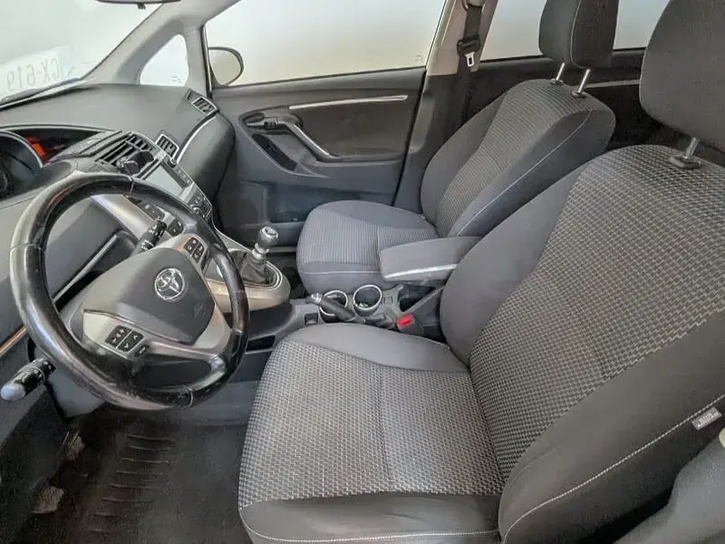Usado Toyota Verso Comfort 112 CV (82 kW) 2015 Blanco Monovolumen