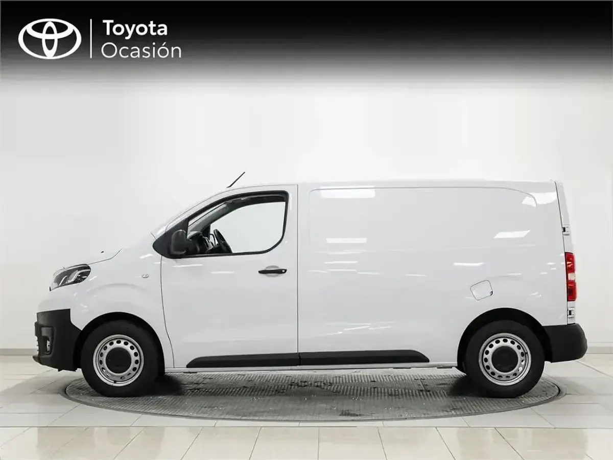Usado Toyota Proace 102 CV (75 kW) 2024 Blanco Monovolumen