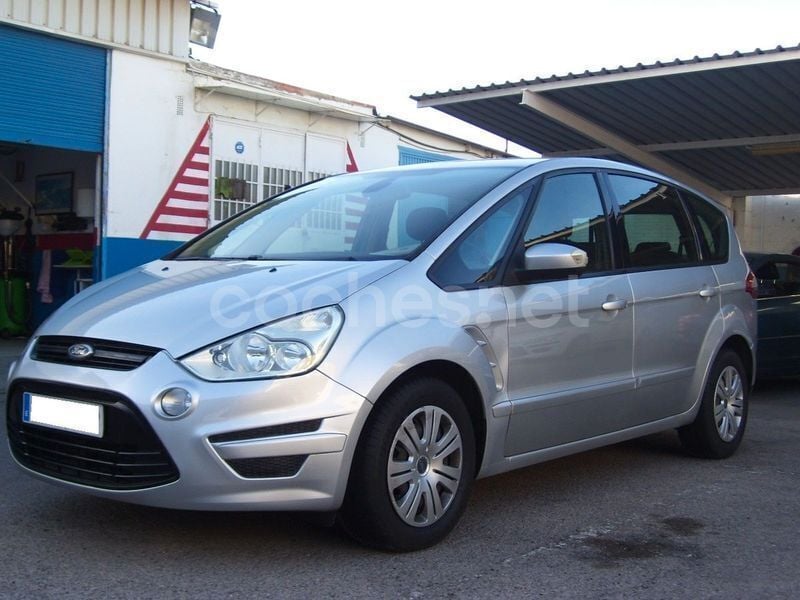 Usado Ford S-MAX Trend 140 CV (102 kW) 2013 Gris / plata Monovolumen