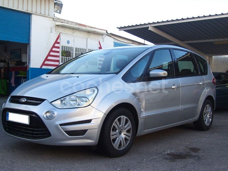 Gris / plata Usado 2013 Ford S-MAX Trend Monovolumen | 9490 € (Precio justo) - Imagen 1/4