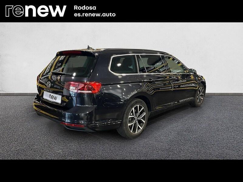 Usado VW Passat Executive 150 CV (110 kW) 2021 Negro Familiar