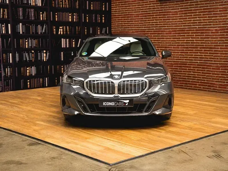 Usado BMW 540 303 CV (222 kW) 2025 Gris / plata Berlina