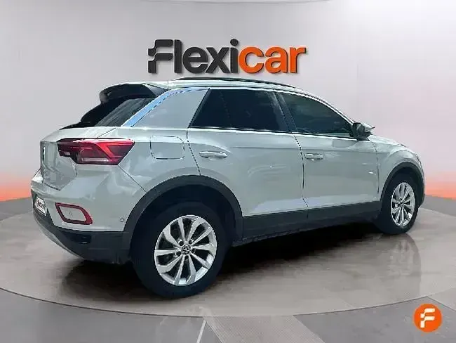 Usado VW T-Roc Life 150 CV (110 kW) 2023 Beige SUV