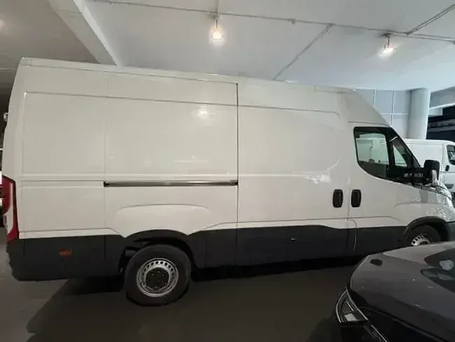 Usado Iveco Daily 160 CV (117 kW) 2022 Blanco Berlina