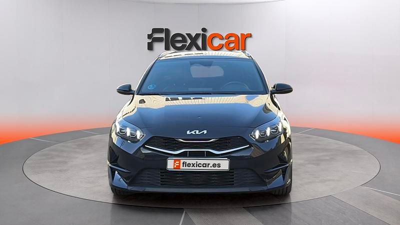 Usado Kia Ceed Style 100 CV (73 kW) 2025 Negro Utilitario