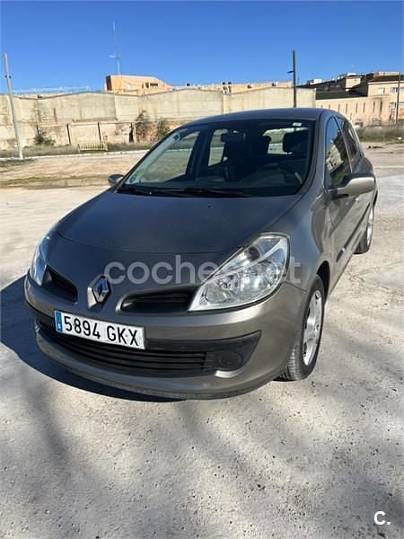Usado Renault Clio II Authentique 70 CV (51 kW) 2009 Gris / plata Berlina