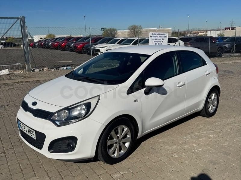 Usado Kia Rio 85 CV (62 kW) 2011 Blanco Berlina