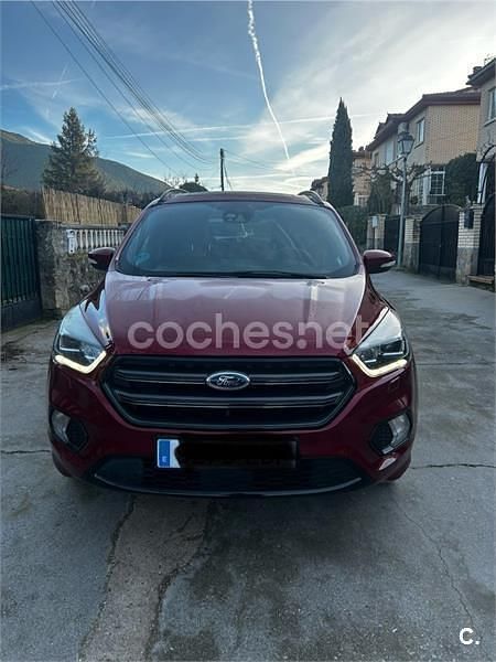 Usado Ford Kuga ST-Line 150 CV (110 kW) 2019 Granate SUV