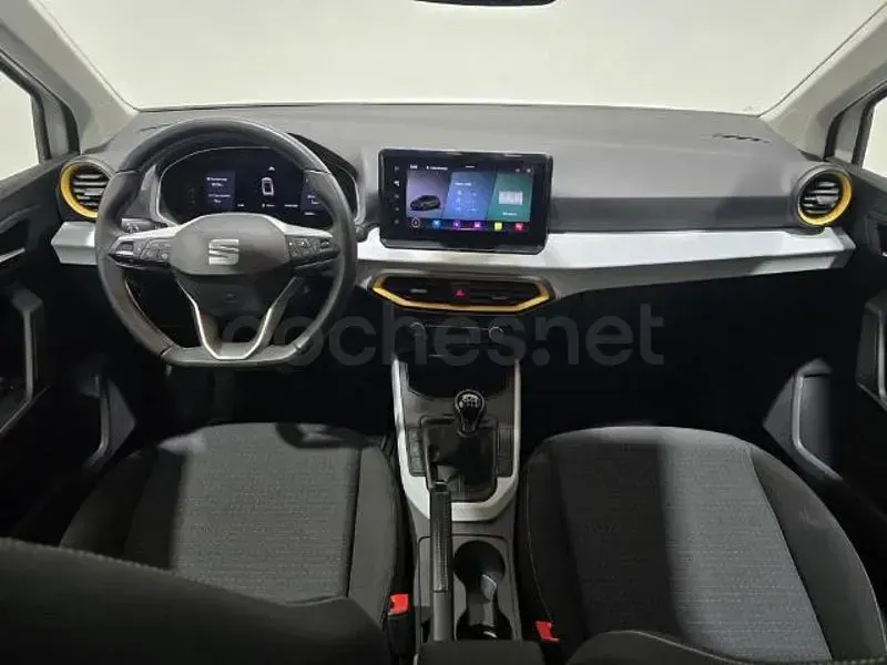 Usado Seat Arona Style Plus 110 CV (80 kW) 2022 Blanco SUV