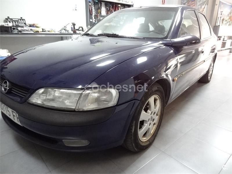 Usado Opel Vectra 170 CV (125 kW) 1996 Azul Berlina
