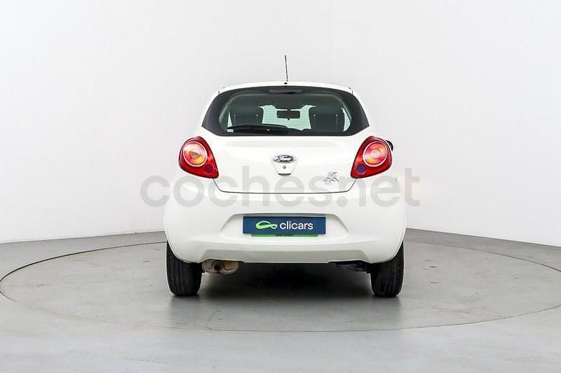 Usado Ford Ka Trend 69 CV (50 kW) 2016 Blanco Berlina