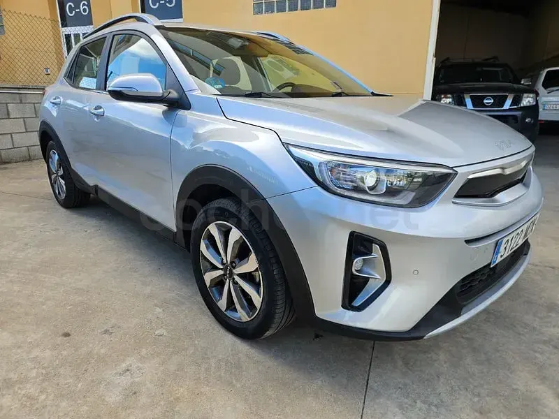 Usado Kia Stonic 100 CV (73 kW) 2023 Gris SUV