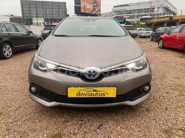Usado Toyota Auris Hybrid 136 CV (100 kW) 2016 Beige Berlina