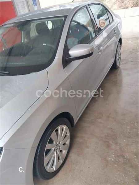Usado Seat Toledo Reference 115 CV (84 kW) 2015 Gris / plata Berlina
