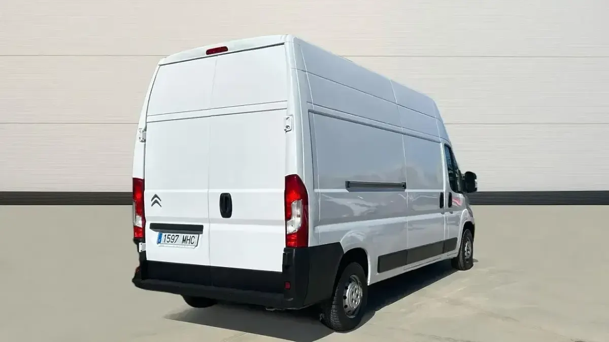 Usado Citroën Jumper 140 CV (102 kW) 2023 Blanco Monovolumen
