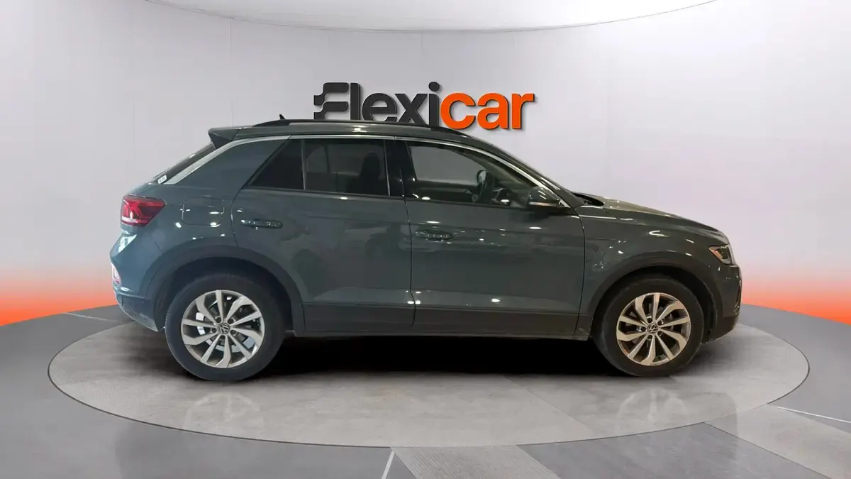 Usado VW T-Roc Life 150 CV (110 kW) 2023 Gris SUV