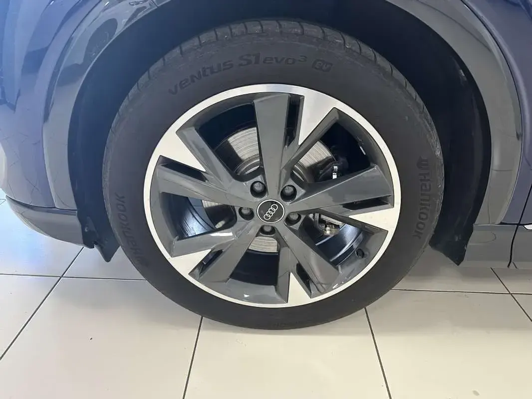 Usado Audi Q4 e-tron Ambiente 125 kW (170 CV) 2022 Azul SUV