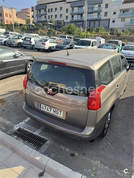Gris / plata Usado 2011 Peugeot 5008 Premium Monovolumen | 6100 € (Precio justo) - Imagen 1/2