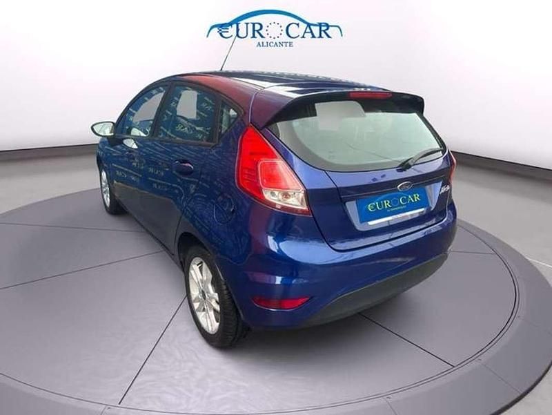 Usado Ford Fiesta Titanium 82 CV (60 kW) 2017 Azul Utilitario