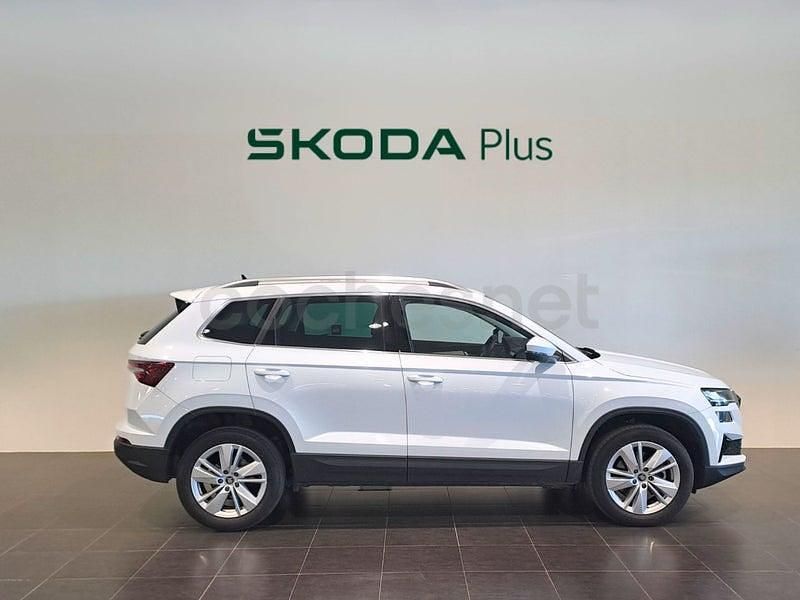 Usado Skoda Karoq Selection 150 CV (110 kW) 2025 Blanco SUV