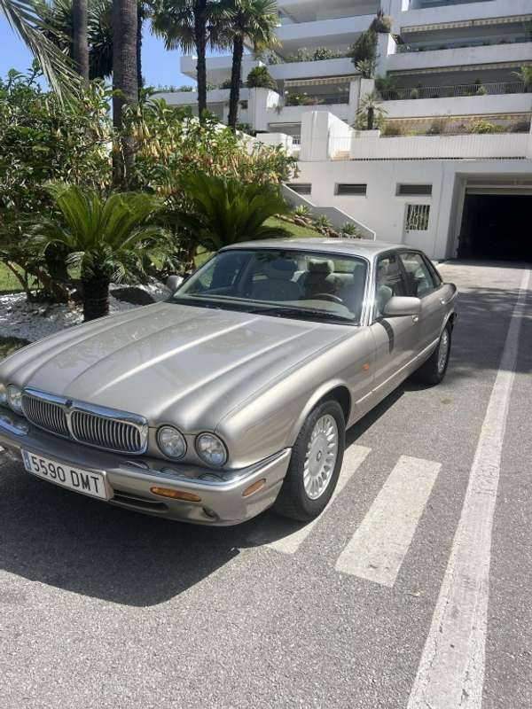 Beige Usado 1997 Jaguar XJ8 Executive Berlina | 12.990 € - Imagen 1/4