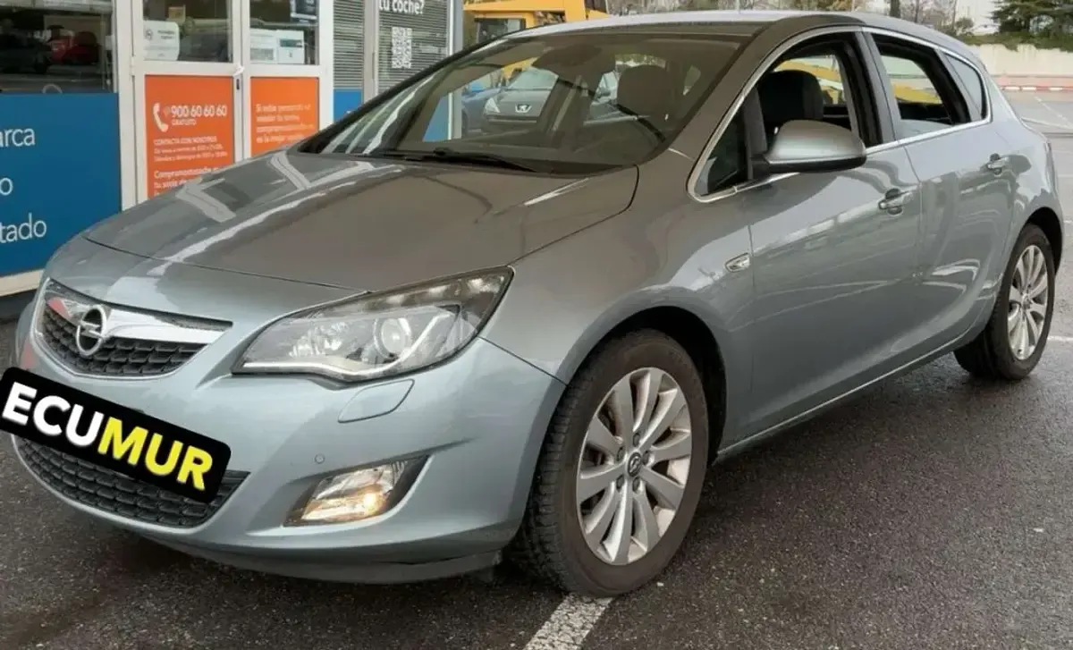 Usado Opel Astra Cosmo 110 CV (80 kW) 2011 Azul Utilitario
