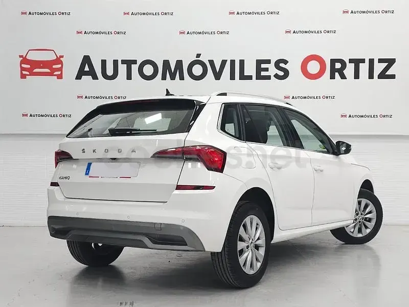 Usado Skoda Kamiq Ambition 110 CV (80 kW) 2021 Blanco SUV
