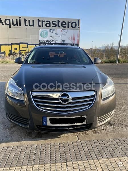 Usado Opel Insignia Selective 130 CV (95 kW) 2012 Gris / plata Familiar