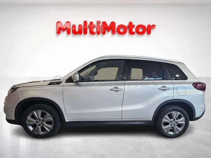 Usado Suzuki Vitara 129 CV (94 kW) 2023 Gris / plata SUV
