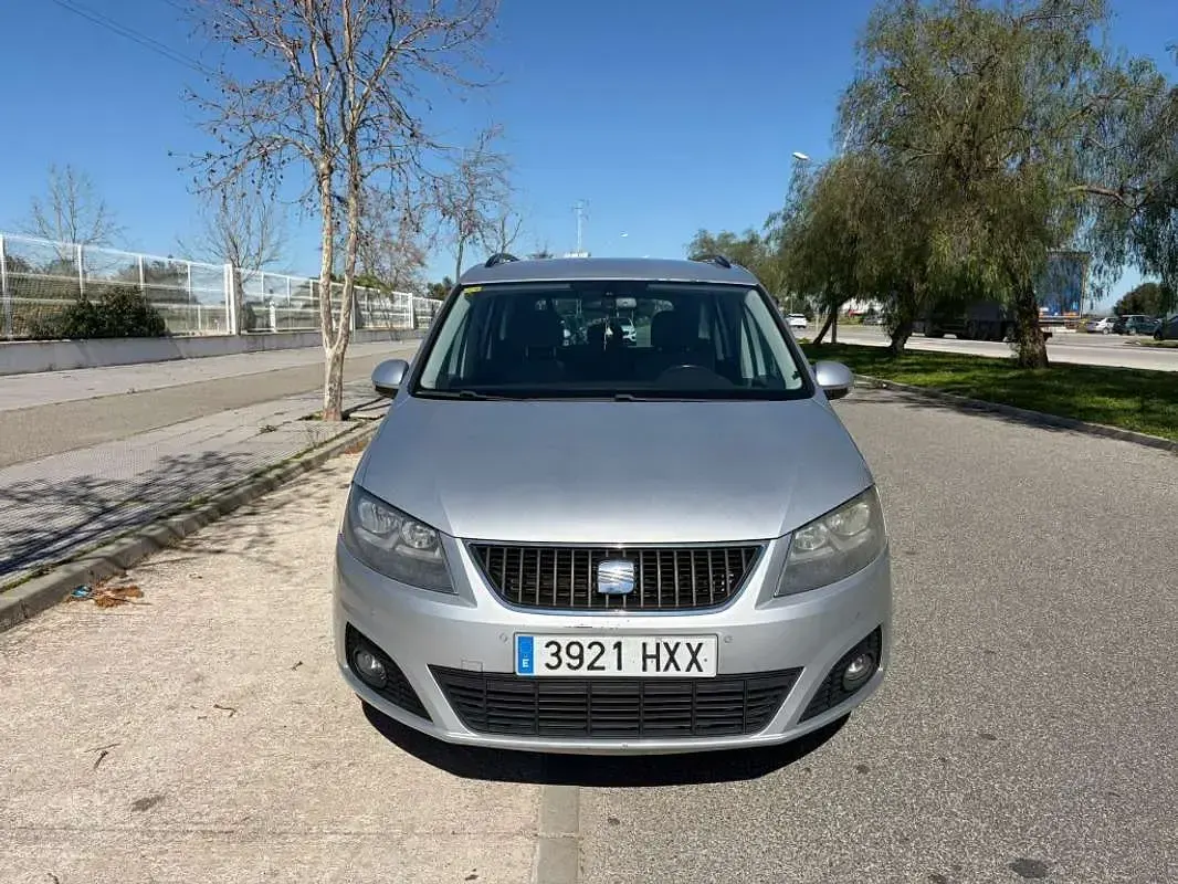 Usado Seat Alhambra Style 140 CV (102 kW) 2014 Gris Monovolumen