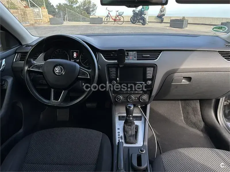 Usado Skoda Octavia Ambition 110 CV (80 kW) 2017 Azul Familiar