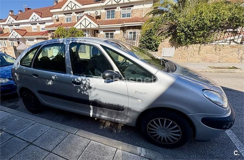 Usado Citroën Xsara Picasso 90 CV (66 kW) 2003 Gris / plata Monovolumen