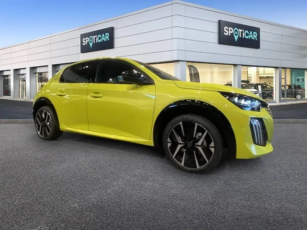 Usado Peugeot e-208 GT 114 kW (156 CV) 2024 Dorado Utilitario
