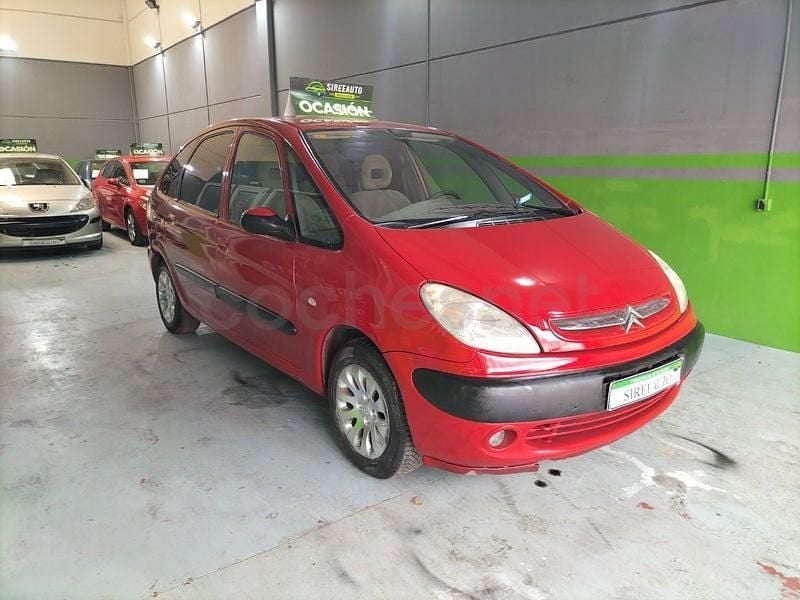 Usado Citroën Xsara Picasso 90 CV (66 kW) 2002 Rojo Monovolumen
