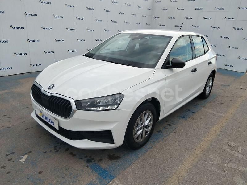 Blanco Nuevo 2025 Skoda Fabia Essence Berlina | 16.550 € (Precio justo) - Imagen 1/4